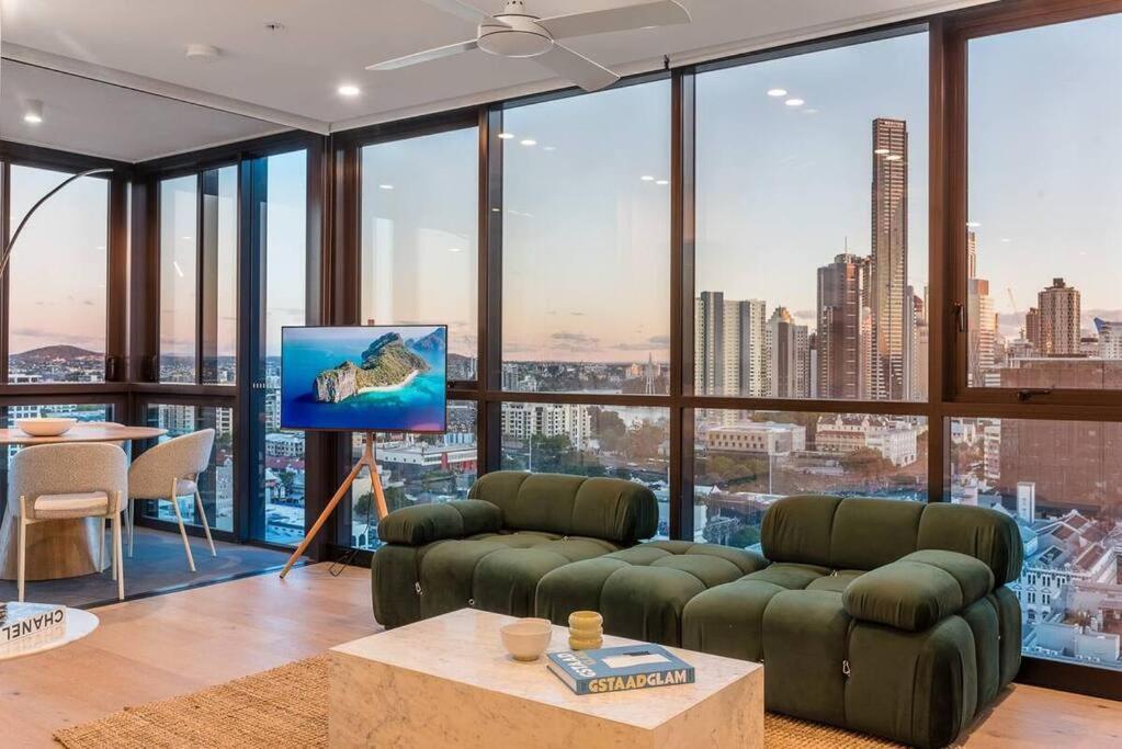 Utopia Oasis Exquisite Urban Retreat